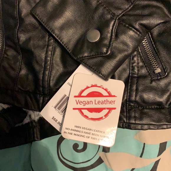 Black leather jacket, Sherpa lined. Hood is detachable. Brand new - Picture 5 of 5